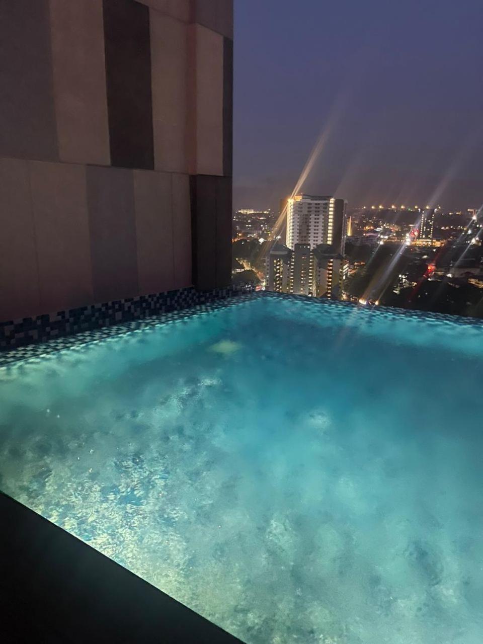 The Horizon 3br Lily - By Goswell Apartment